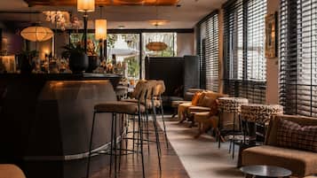 Cocktail bar