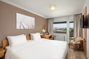 Superior Double Room, 1 King Bed | Hypo-allergenic bedding, in-room safe, desk, laptop workspace