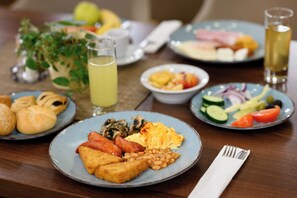 Desayuno de autoservicio todos los días (con cargo)