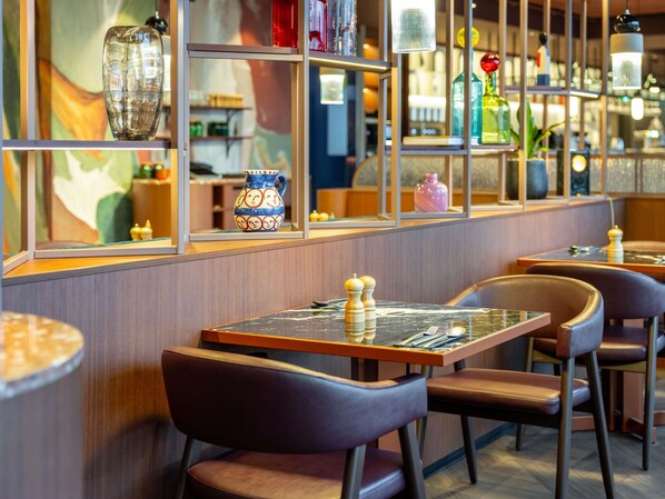 Cocktail bar - TRIBE Hotel Den Haag Centraal - Opened December 2025 (The Hague)
