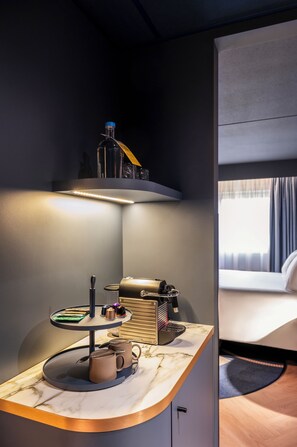 Hochwertige Bettwaren, Pillowtop-Betten, Zimmersafe, Schreibtisch