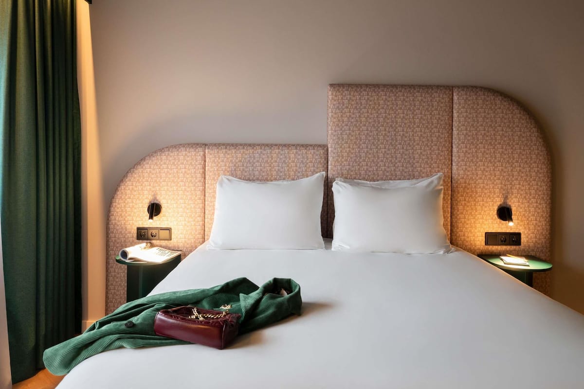 Ropa de cama de alta calidad y colchones con acolchado adicional