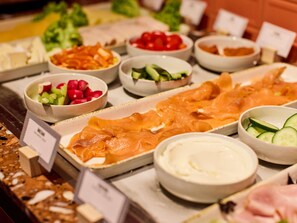 每日供應全套早餐 (每人 EUR25)