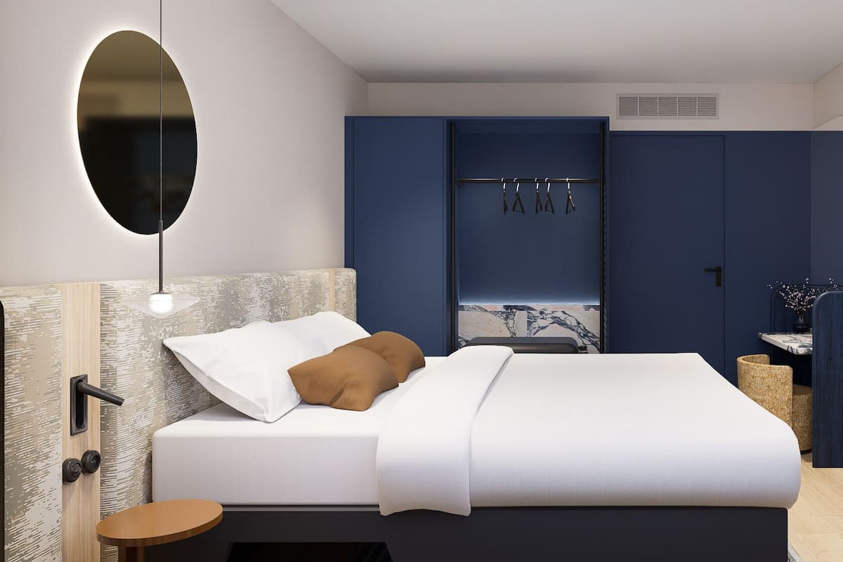 1 habitación, caja de seguridad en la habitación y escritorio