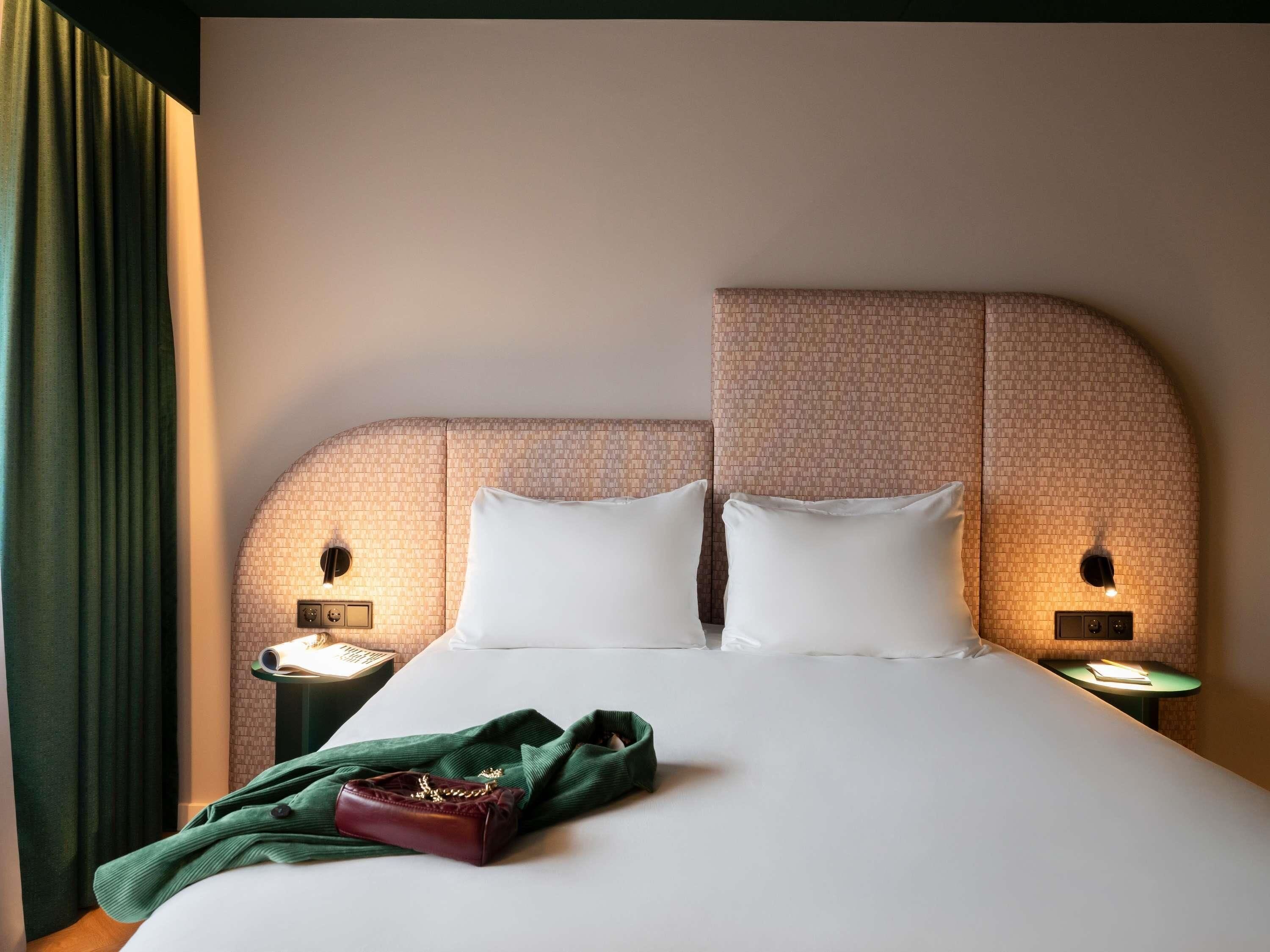 Literie de qualité, lit avec matelas à plateau-coussin