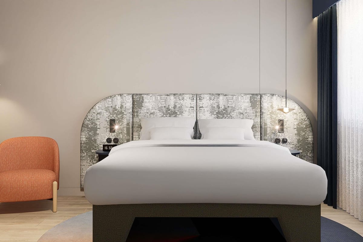 1 kamar tidur, brankas, meja kerja, dan ruang kerja ramah laptop