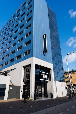 Fassade der Unterkunft. TRIBE Hotel Den Haag Centraal - Opened December 2025