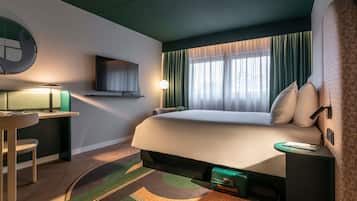 Premium bedding, pillowtop beds, in-room safe, desk
