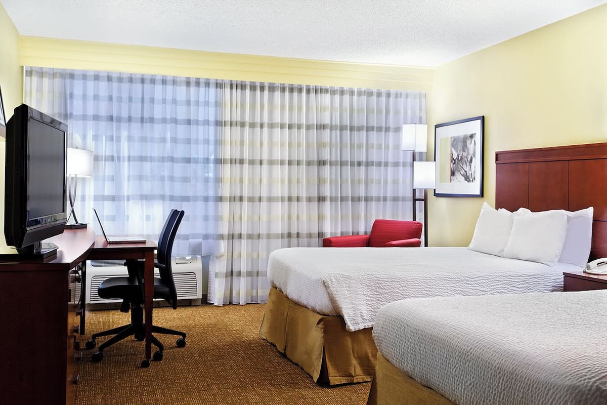 Allergikerbettwaren, Schreibtisch, laptopgeeigneter Arbeitsplatz