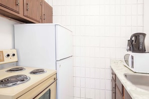 Suite – standard, 2 dobbeltsenger, tekjøkken | Eget kjøkken | Kjøleskap, mikrobølgeovn og kaffetrakter/tekoker