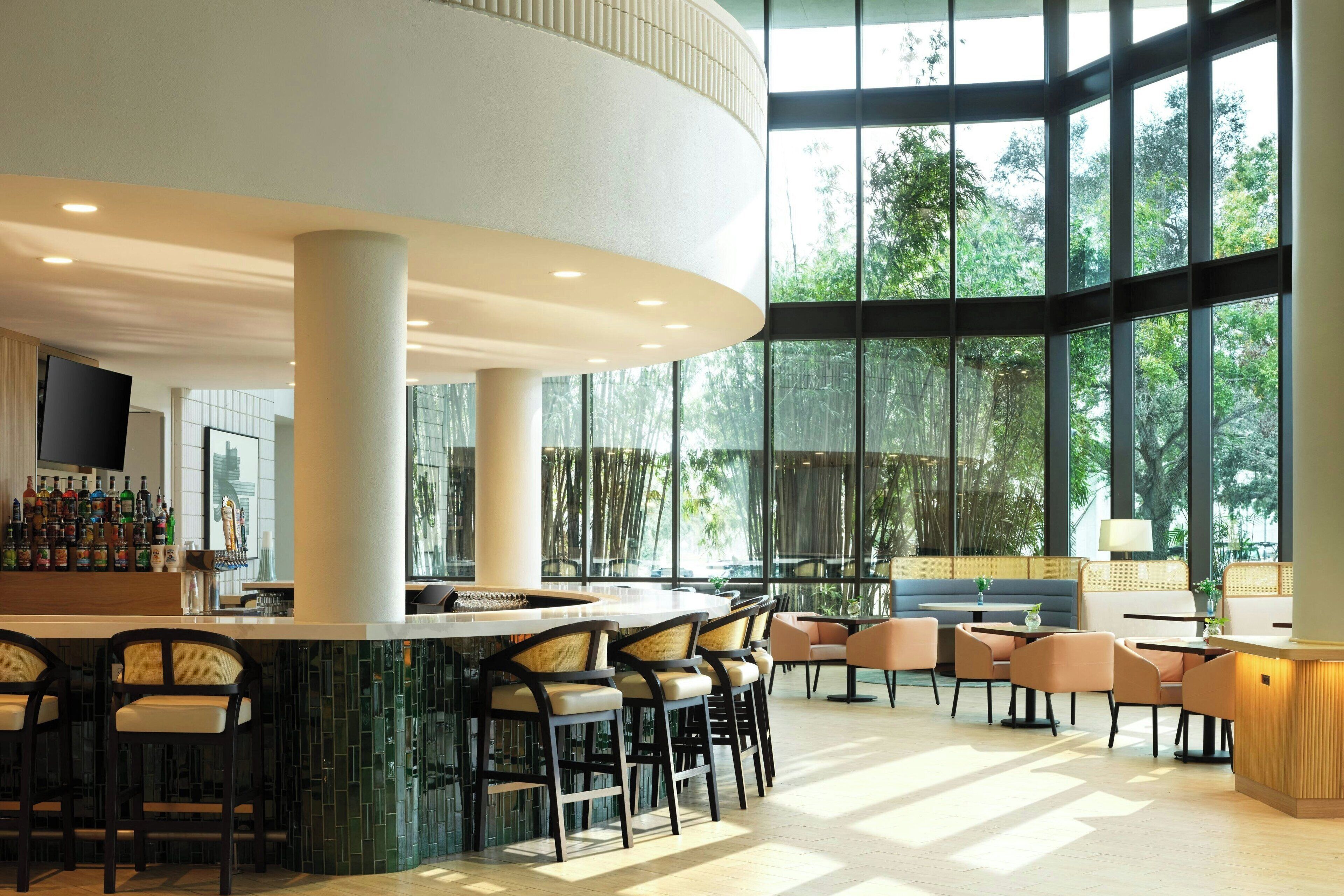 Bar (trong khuôn viên)