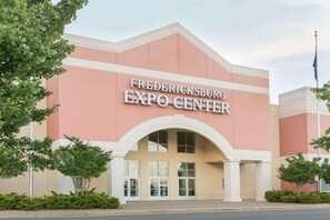 Exterior - Garden Inn (Fredericksburg)