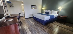 Standard Room, 1 King Bed, Non Smoking | Blackout drapes, soundproofing, free WiFi, bed sheets
