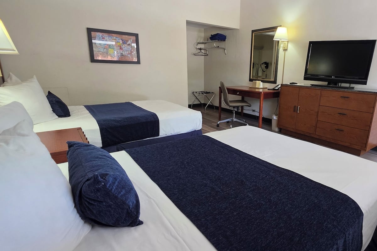 Standard Room, 2 Double Beds, Non Smoking