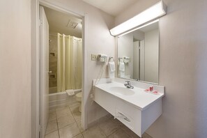 Standard Room, 1 King Bed, Non Smoking | Bathroom | Combined shower/bathtub, designer toiletries, hair dryer, towels