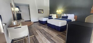 Habitación estándar, 2 camas matrimoniales, para no fumadores | Cortinas blackout, insonorización, wifi gratis y ropa de cama 