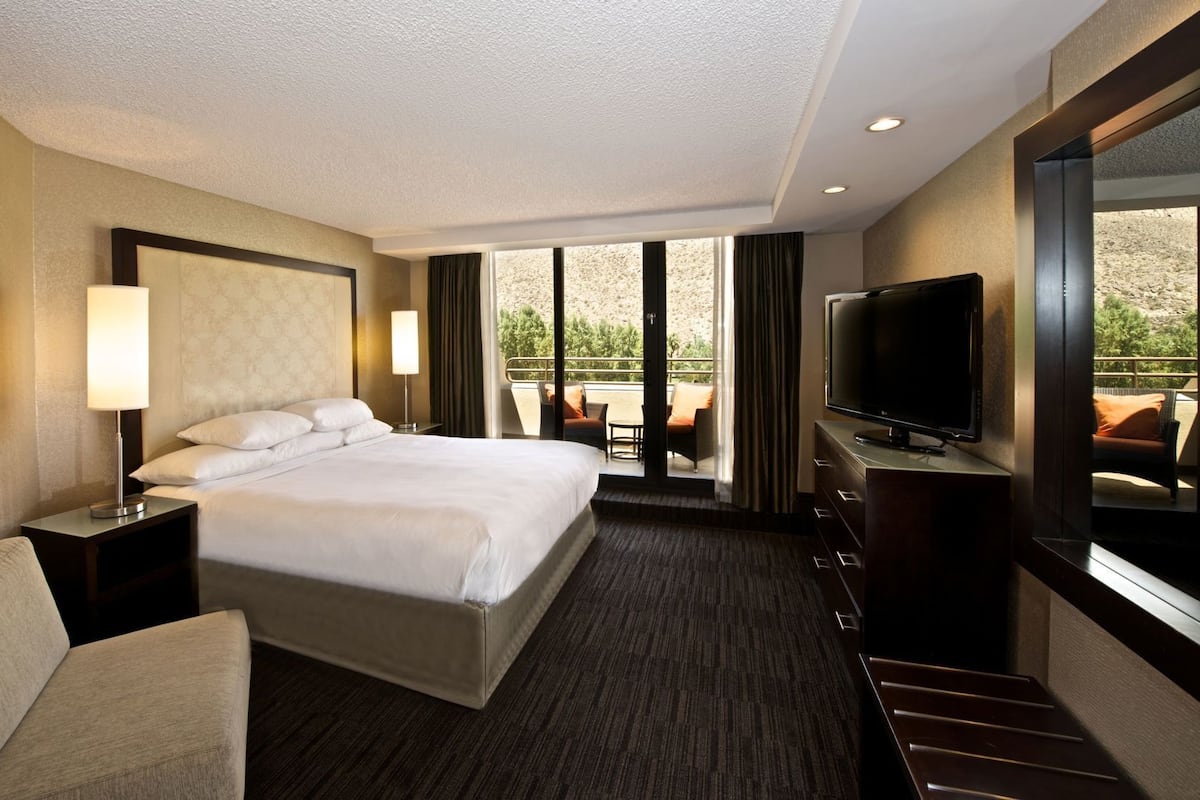 Premium bedding, in-room safe, individually furnished, blackout curtains