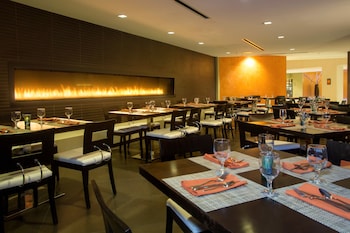 2 restaurants, breakfast served at Hyatt Palm Springs