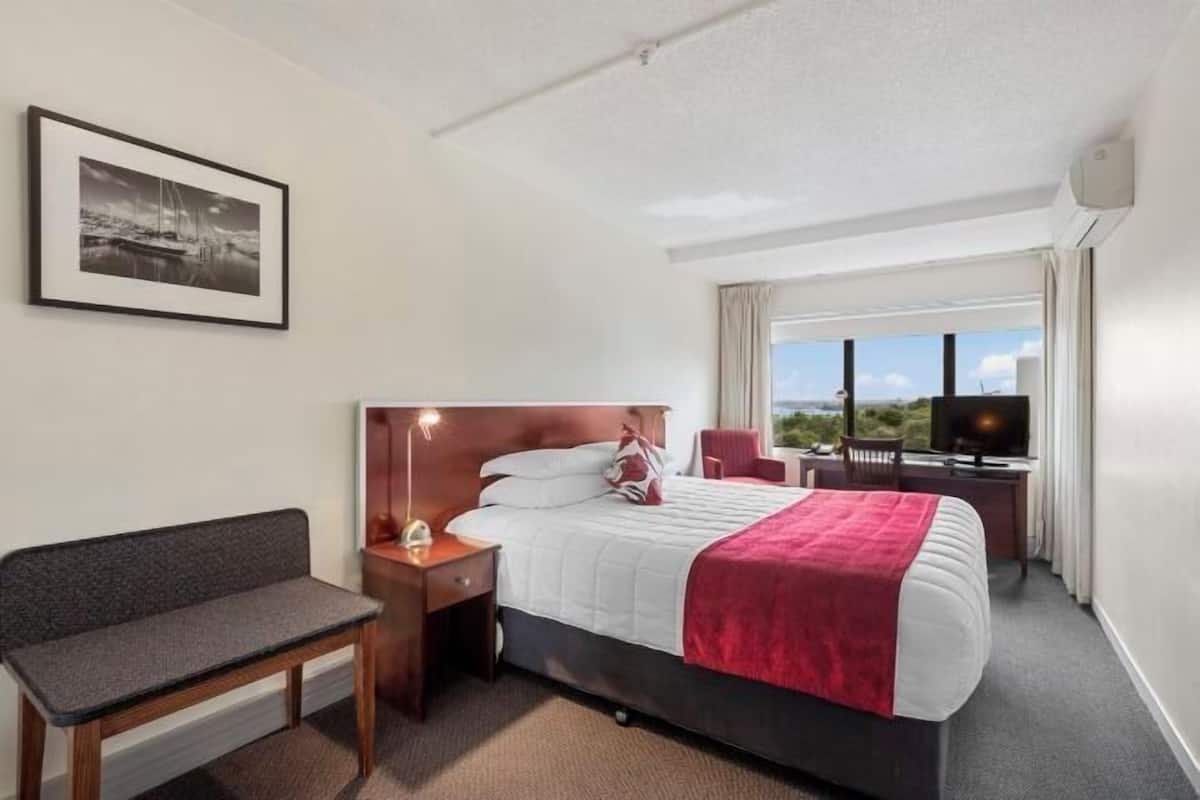 Laptop workspace, iron/ironing board, cots/infant beds, free WiFi