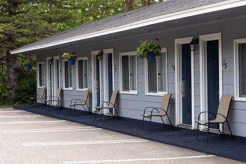 Aurora Inn