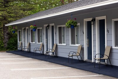 Aurora Inn
