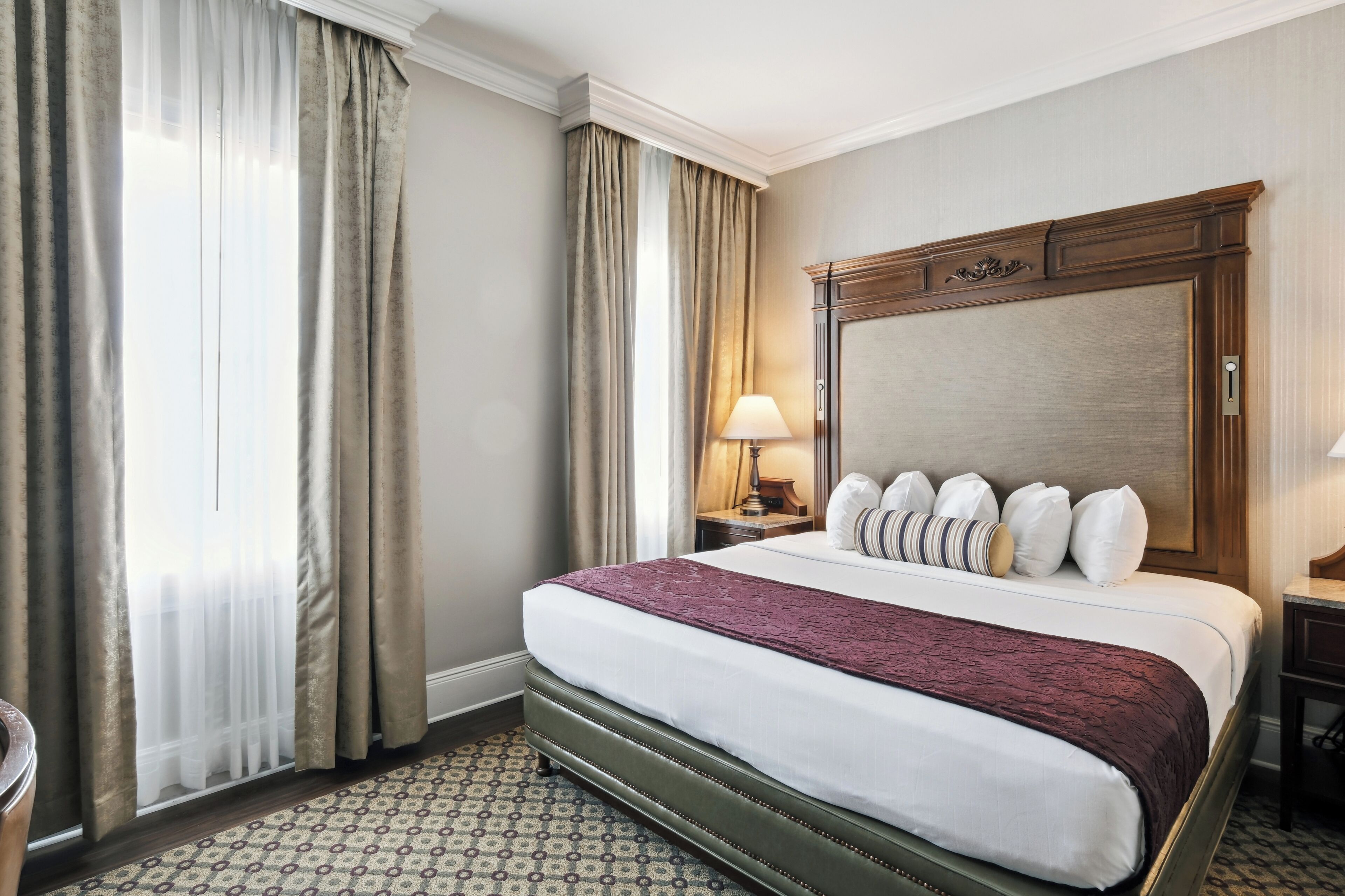 deluxe room, 1 king bed | in-room safe, desk, iron/ironing board, free wifi