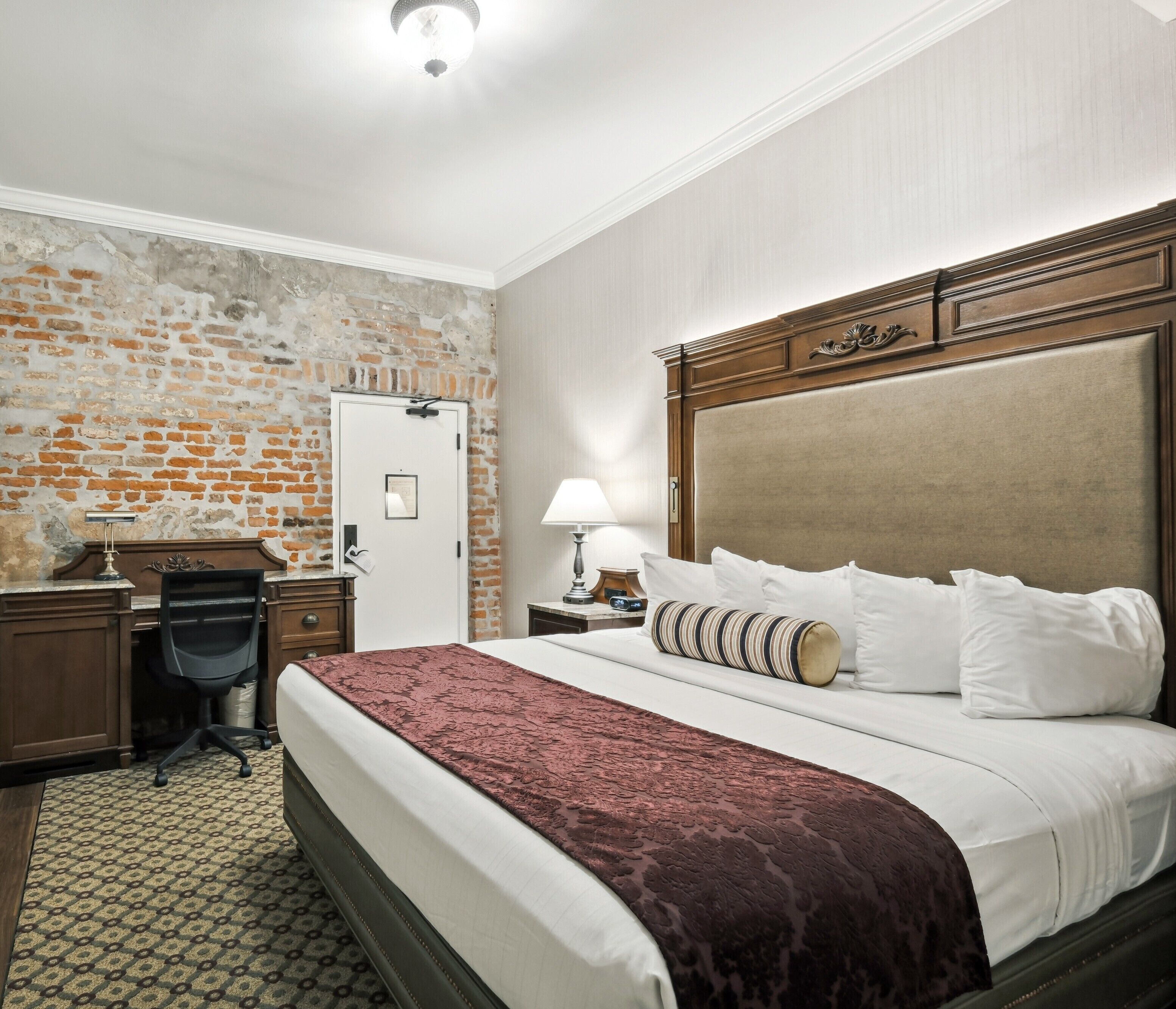 standard room, 1 king bed (interior room, no windows) | in-room safe, desk, iron/ironing board, free wifi