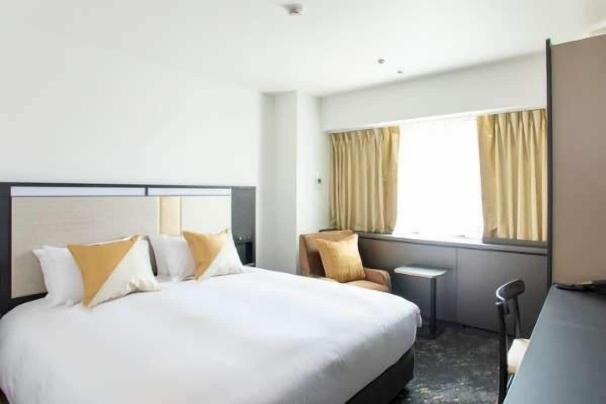 1 bedroom, in-room safe, desk, blackout curtains