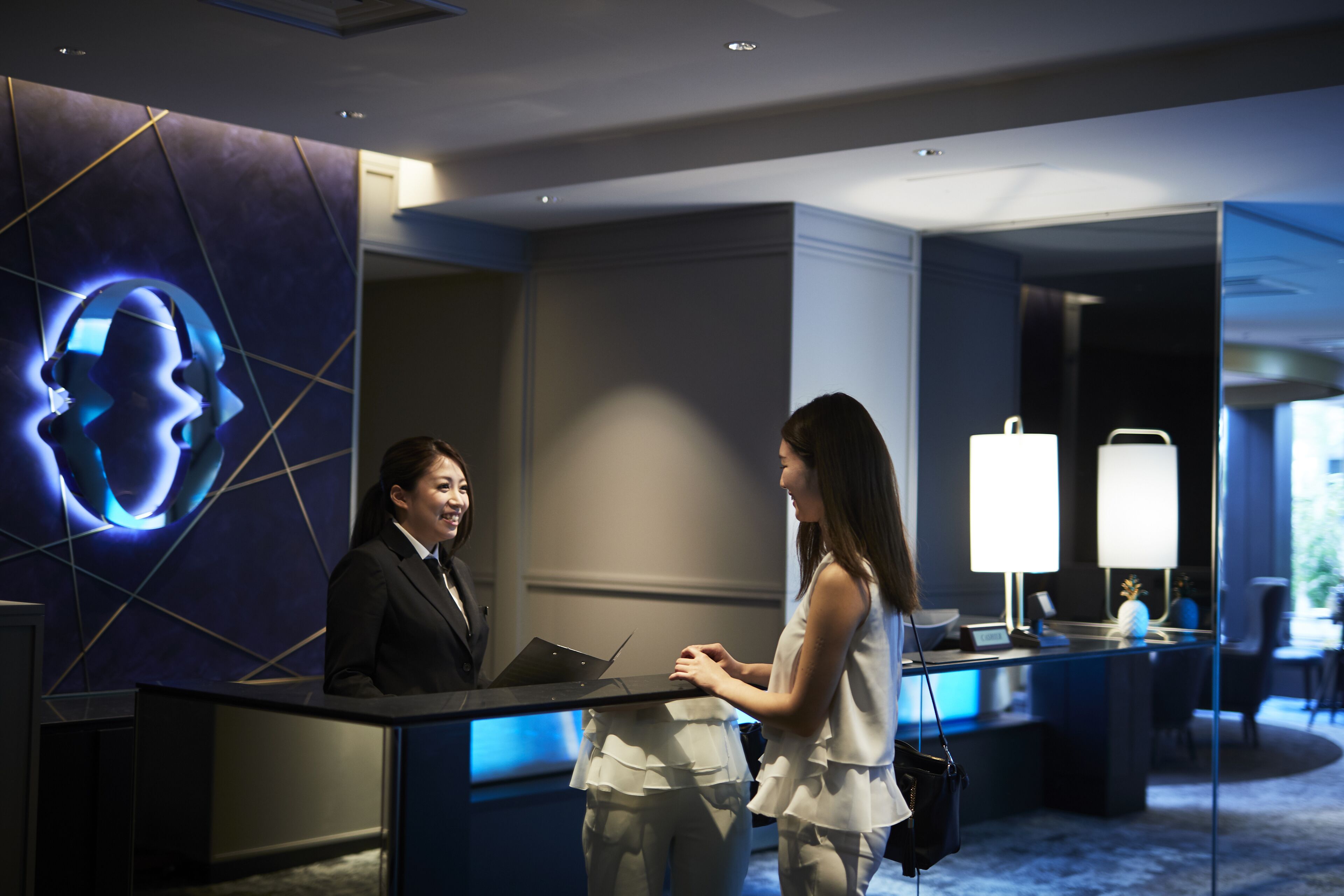 2 restaurants, breakfast served