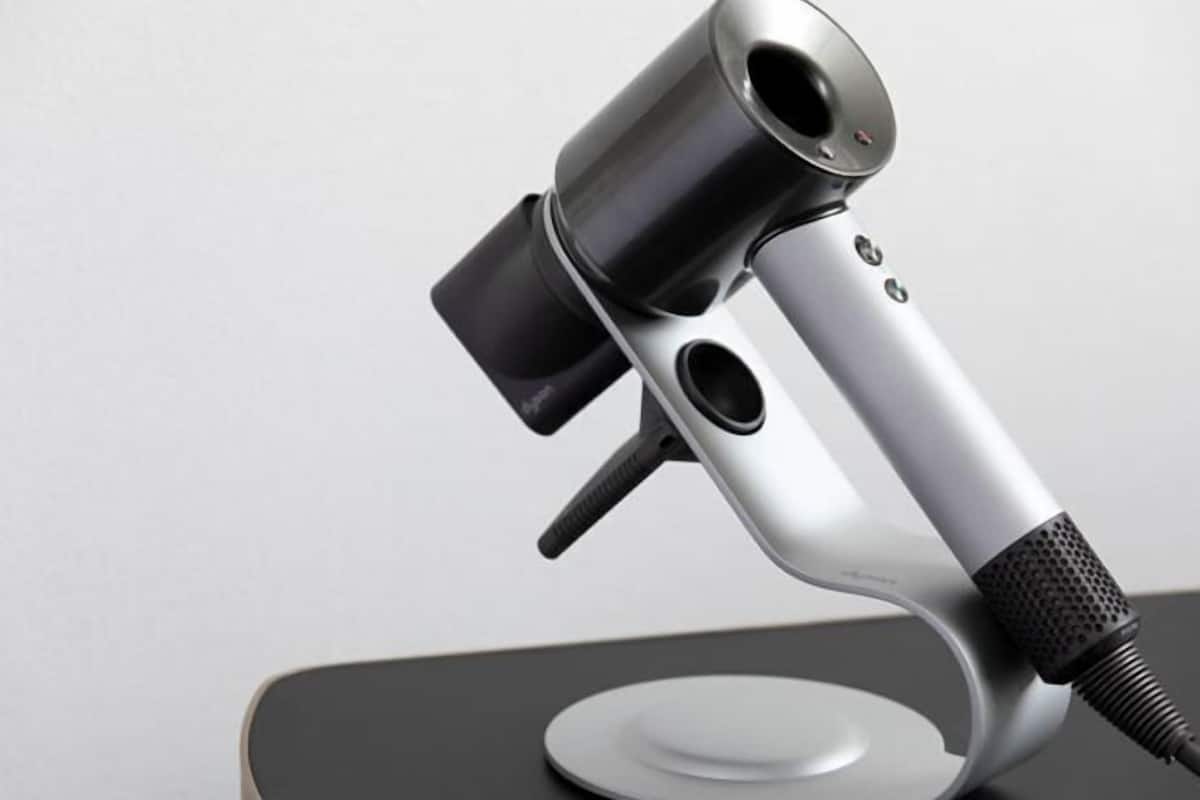 Separate bathtub and shower, eco-friendly toiletries, hair dryer