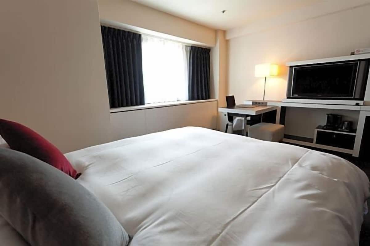 1 bedroom, in-room safe, desk, blackout drapes
