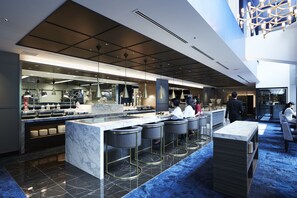 2 restaurants servant le petit déjeuner