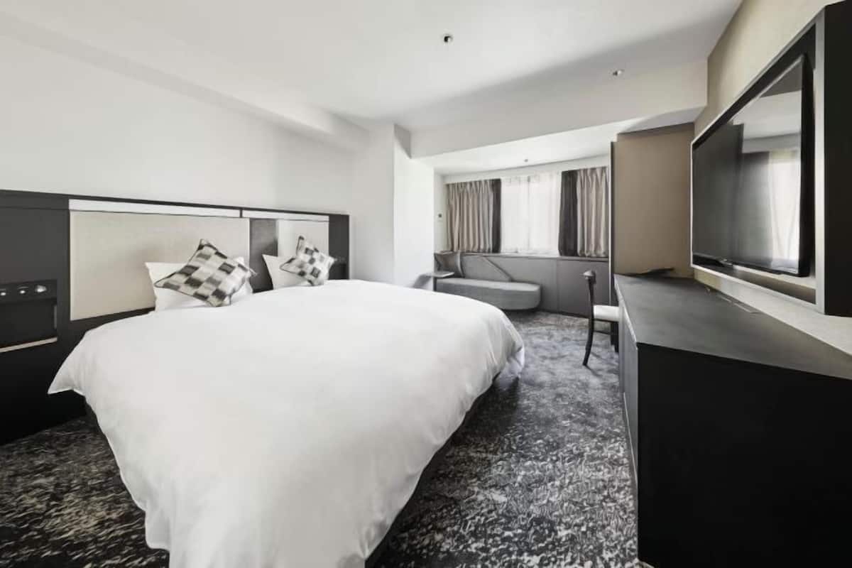 1 bedroom, in-room safe, desk, blackout drapes