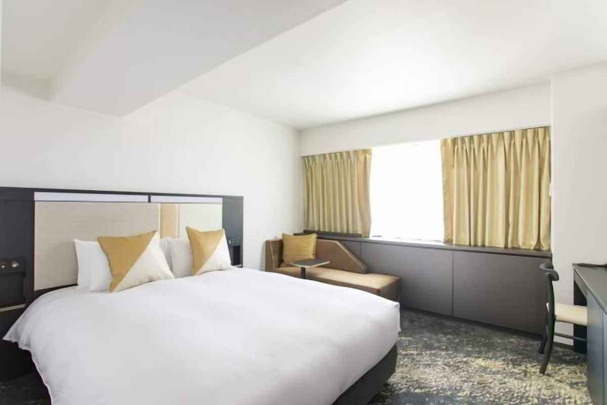 1 bedroom, in-room safe, desk, blackout drapes