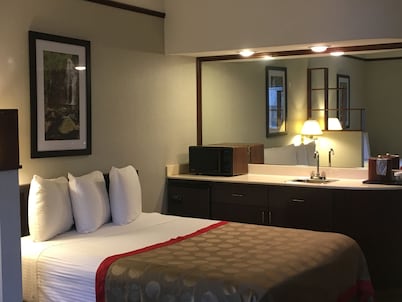 Ramada by Wyndham Portland Airport