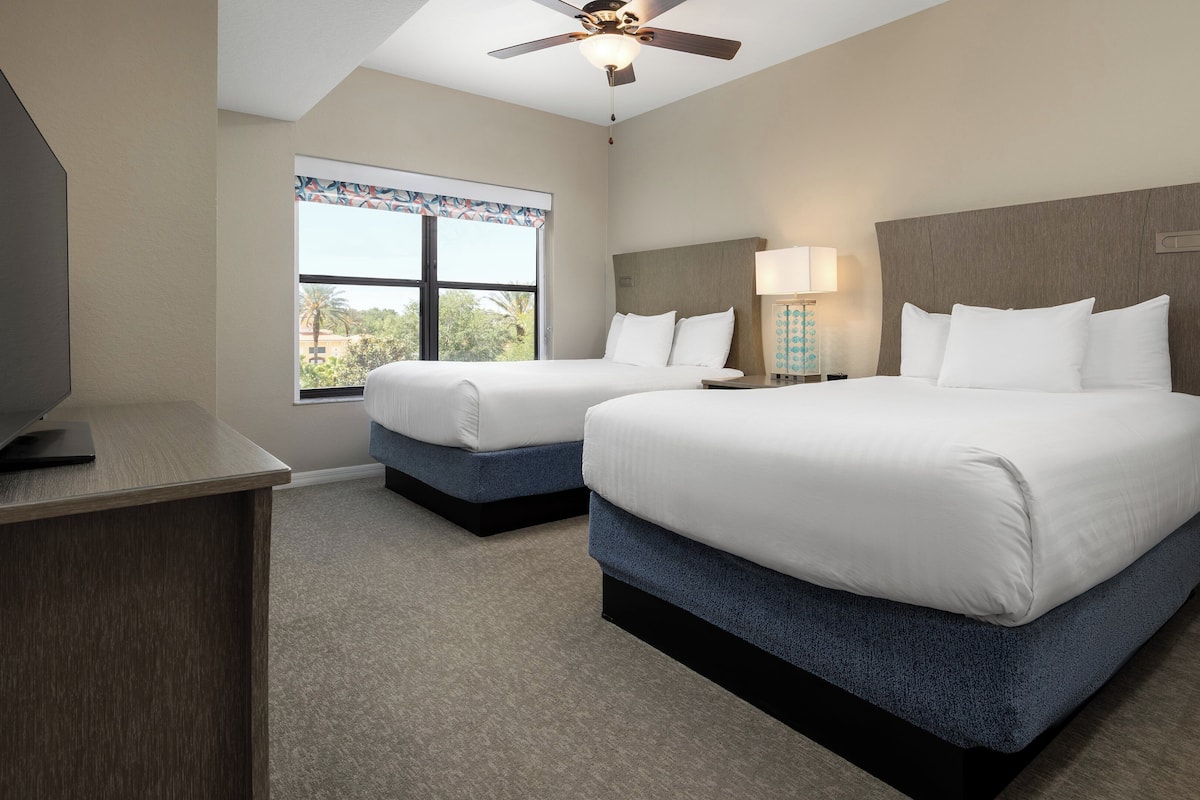 Een kluis op de kamer, een laptopwerkplek, verduisterende gordijnen