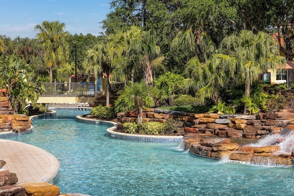 7 piscinas externas, barracas, guarda-sóis