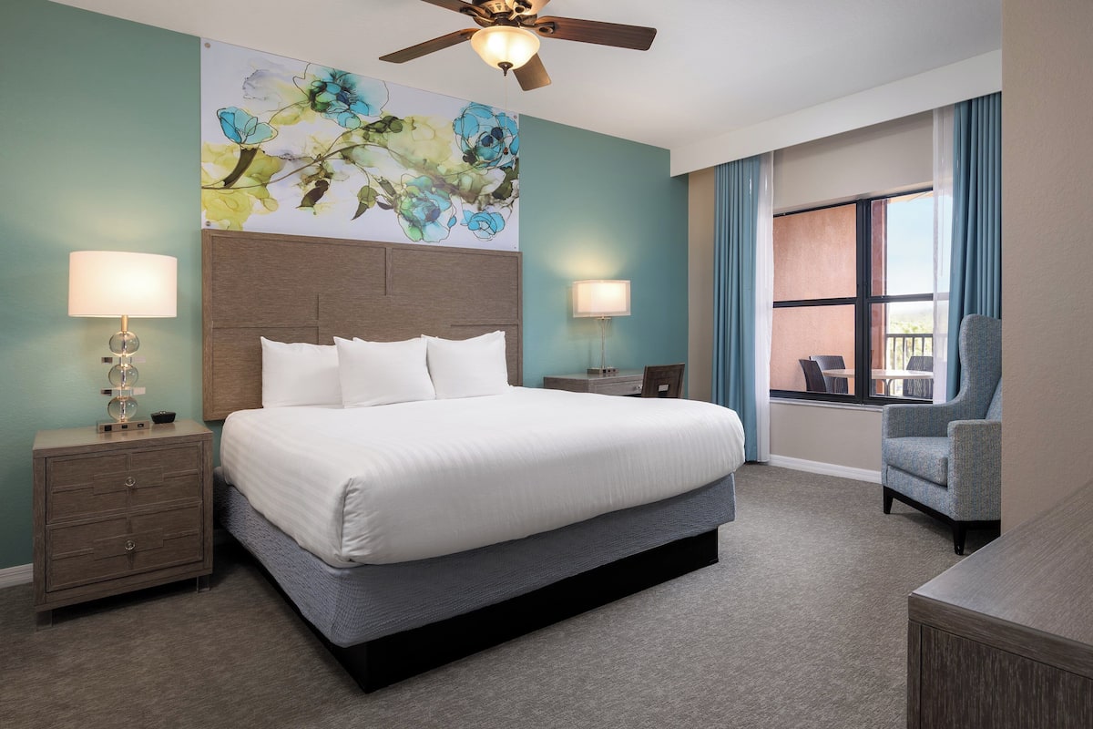 Zimmersafe, laptopgeeigneter Arbeitsplatz, Verdunkelungsvorhänge