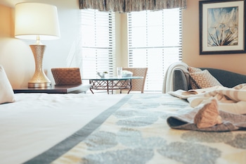 Massage in accommodation at Holiday Inn Club Vacations at Orange Lake Resort, an IHG Hotel