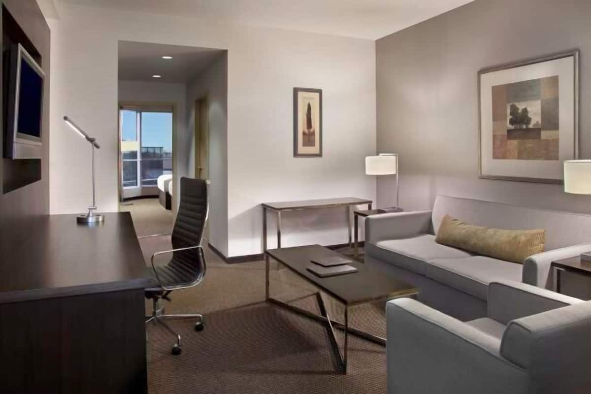 1 bedroom, hypo-allergenic bedding, in-room safe, desk