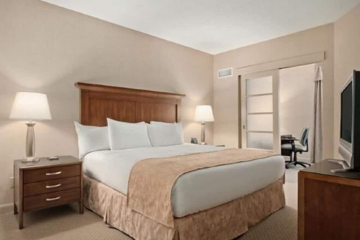 1 bedroom, hypo-allergenic bedding, in-room safe, desk