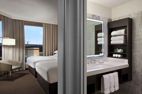 Hilton Toronto Markham Suites Conference Centre Spa - Image 4