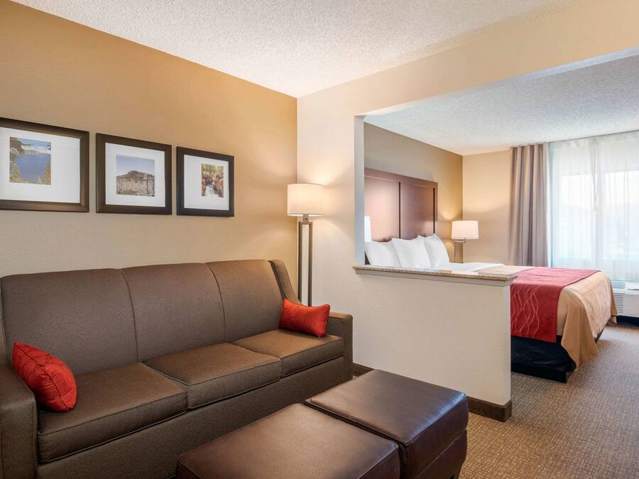 Suite, Non Smoking | In-room safe, desk, soundproofing, iron/ironing board