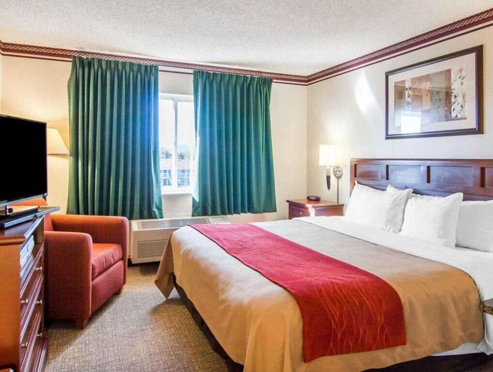 In-room safe, desk, soundproofing, iron/ironing board