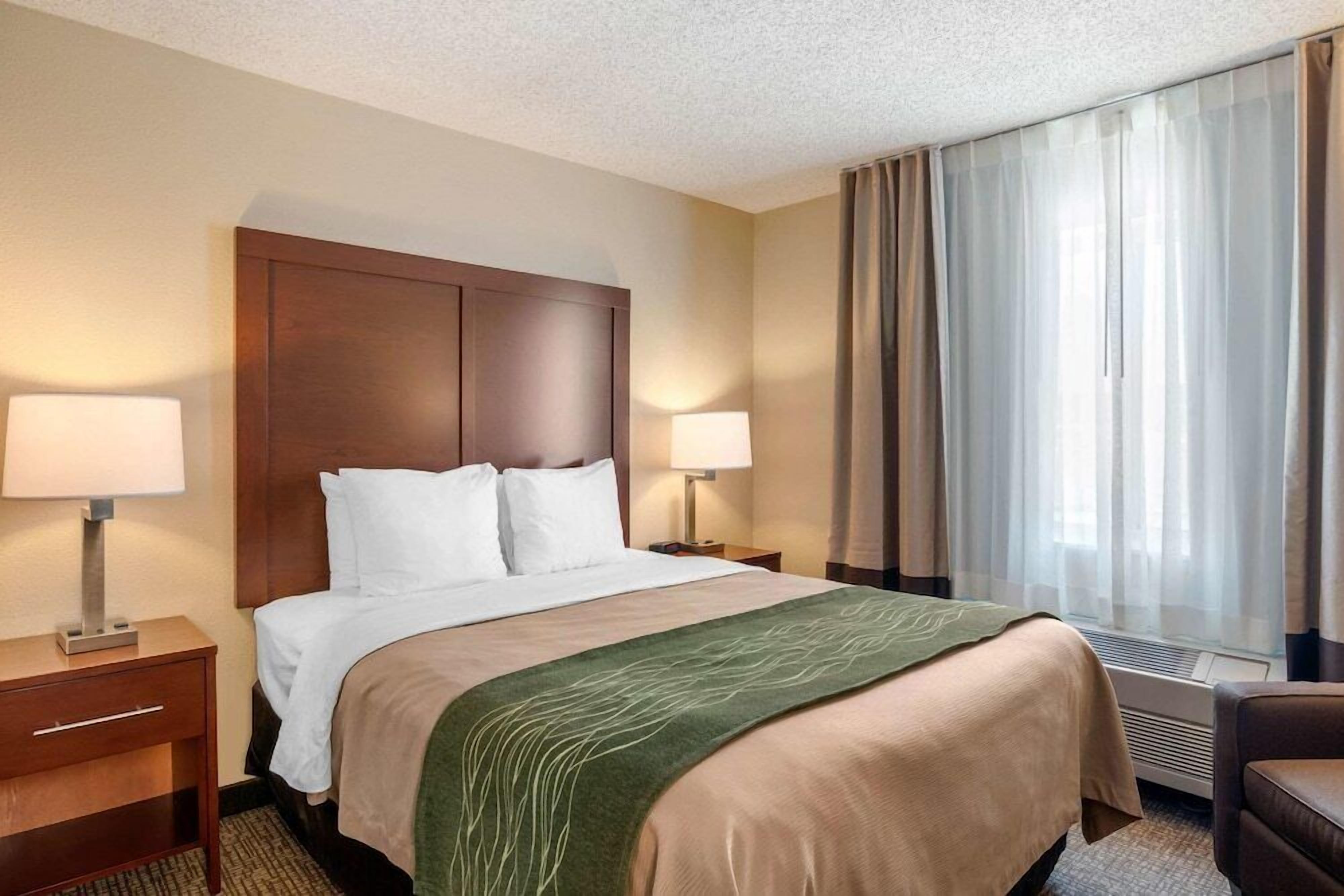 In-room safe, desk, soundproofing, iron/ironing board