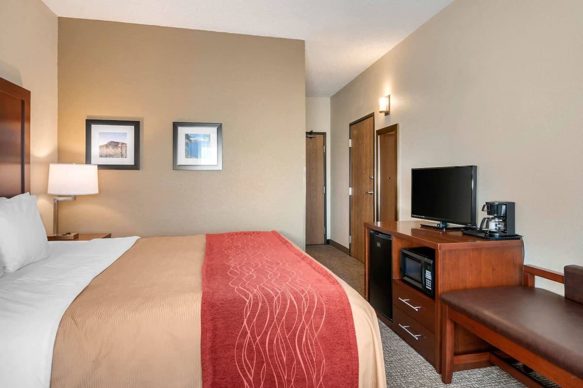 In-room safe, desk, soundproofing, iron/ironing board