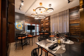 3 restaurantes; se sirven desayunos, comidas, cenas y brunch