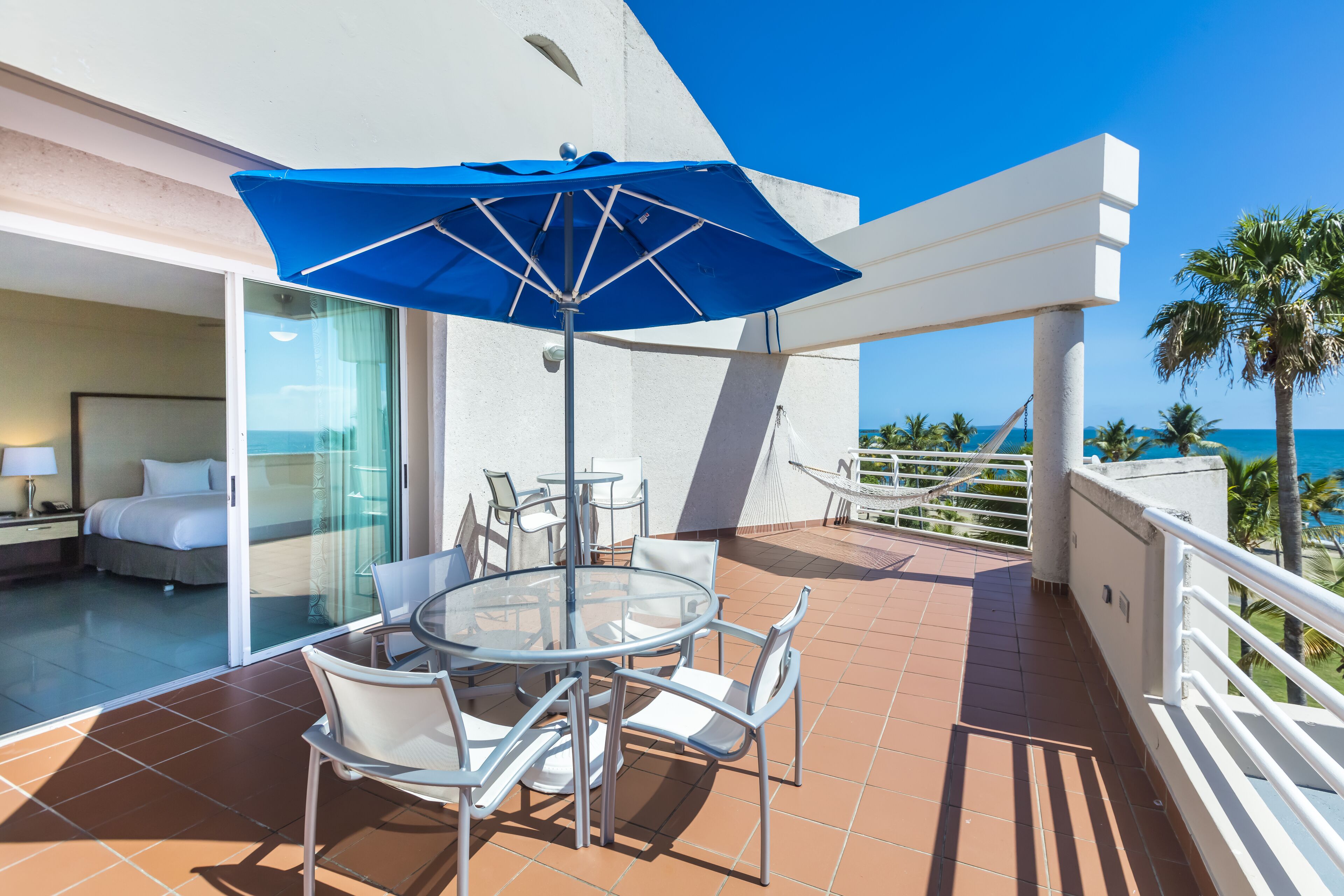 高档床上用品、客房内保险箱、笔记本电脑工作区、隔音