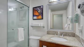Standard Room, 2 Double Beds, Non Smoking, Refrigerator & Microwave | Bathroom