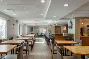 Bar (on property) - Best Western Gregory Hotel (Brooklyn)